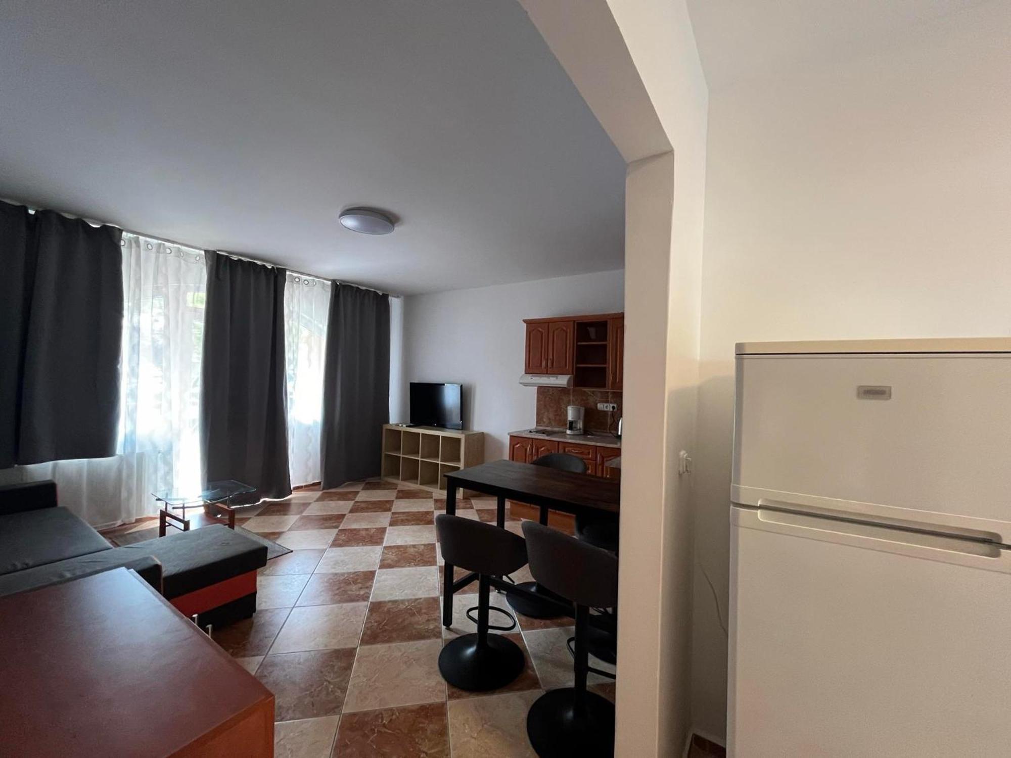 Y Apartman Balatonlelle Exterior foto