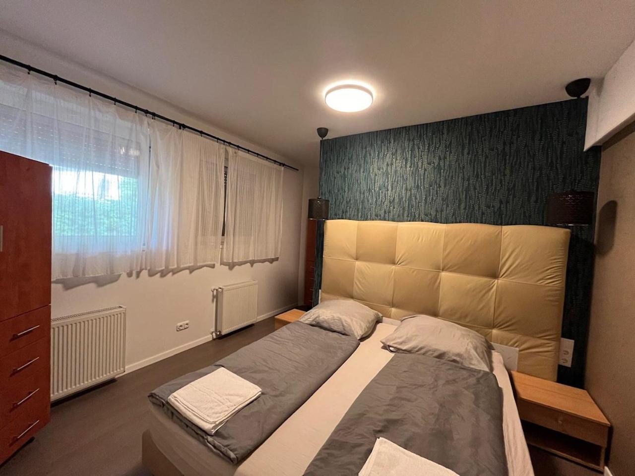 Y Apartman Balatonlelle Exterior foto
