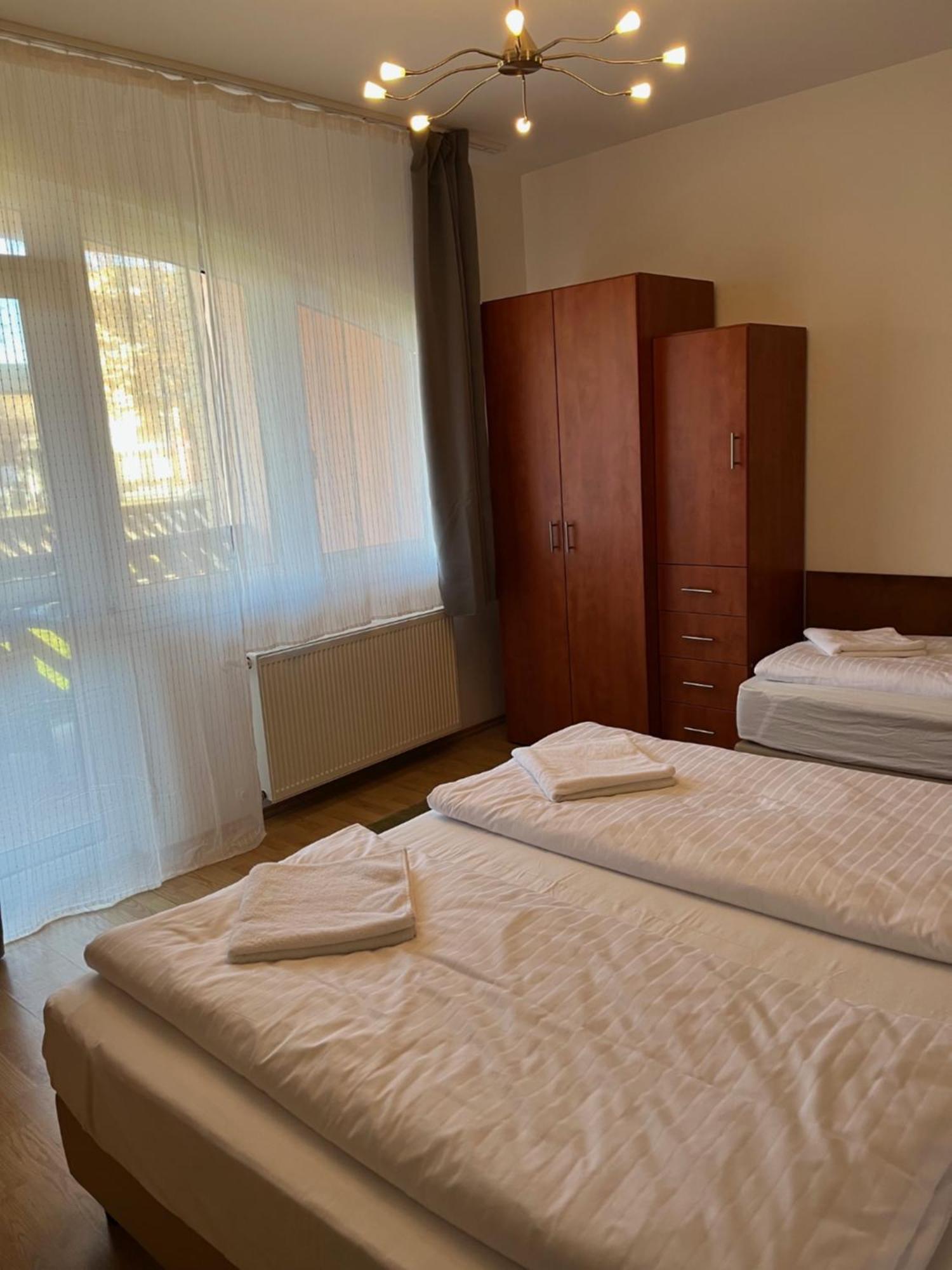 Y Apartman Balatonlelle Exterior foto