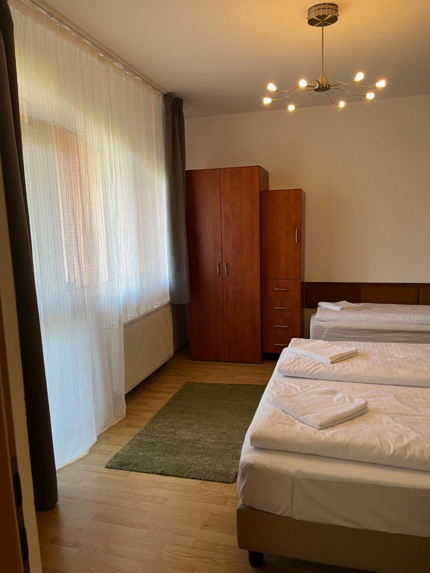 Y Apartman Balatonlelle Exterior foto