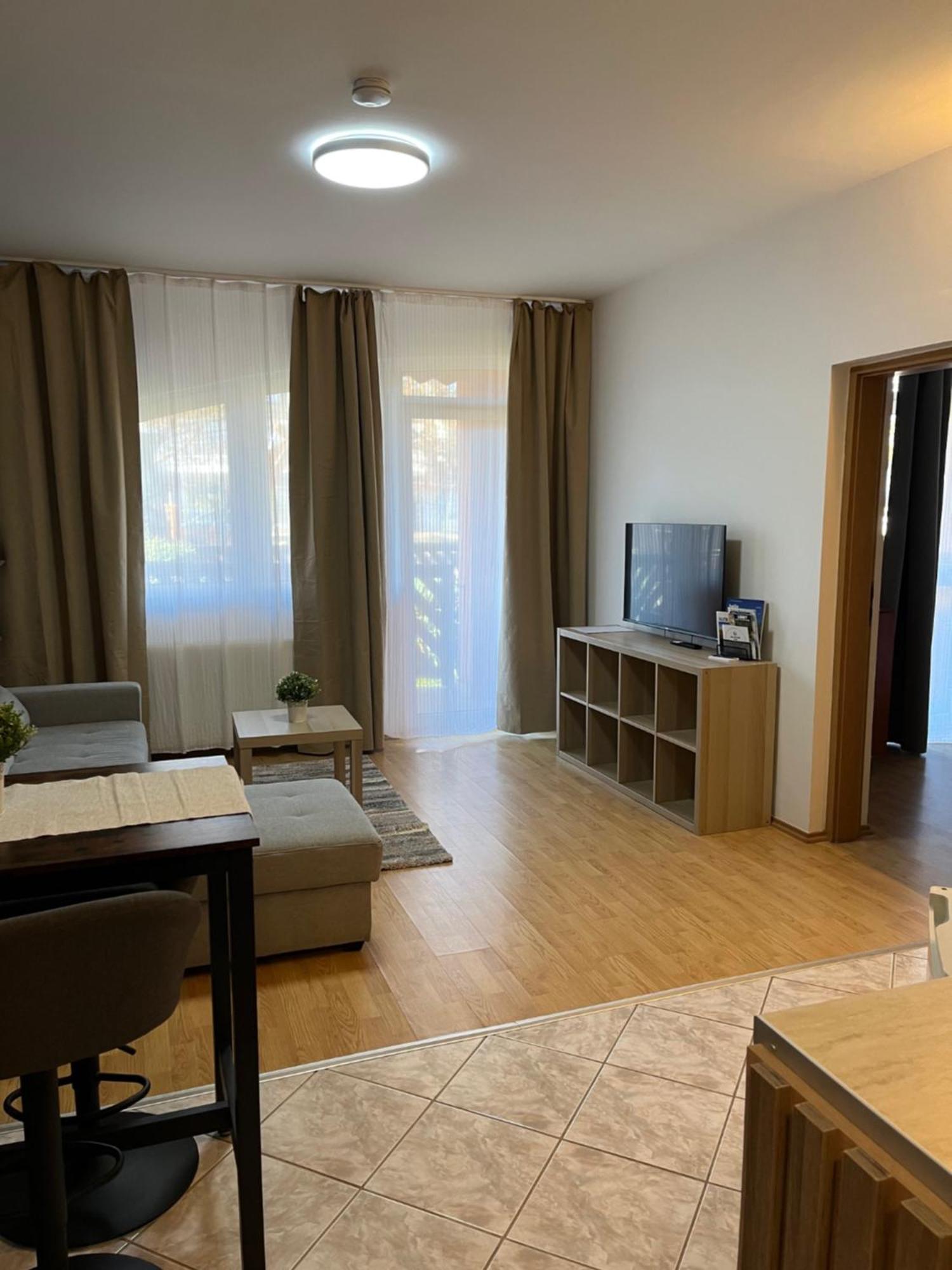 Y Apartman Balatonlelle Exterior foto